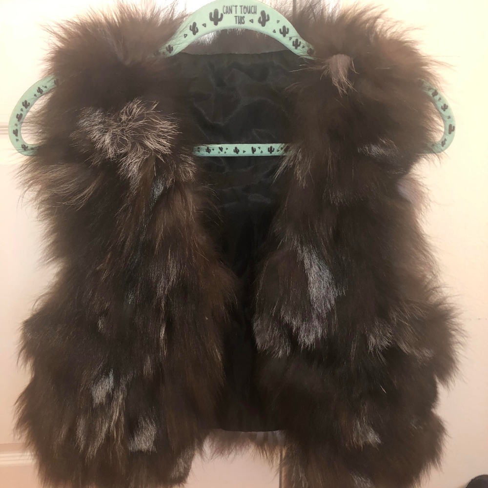 FOX FUR SLEEVELESS JACKET